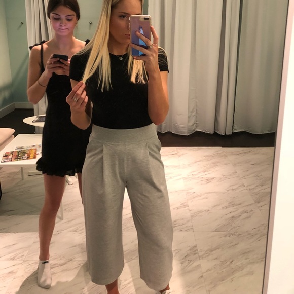 Lululemon NWT Crop Pants - Picture 2 of 4